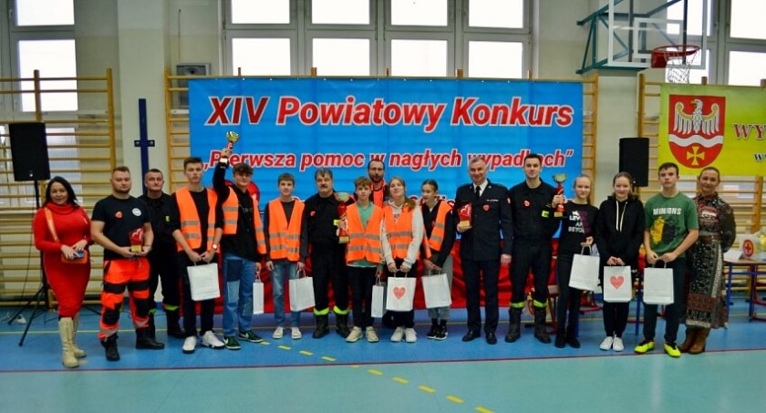 Młodzież zna zasady pierwszej pomocy. Za nami XIV Powiatowy Konkurs Pierwsza pomoc w nagłych wypadkach [foto]