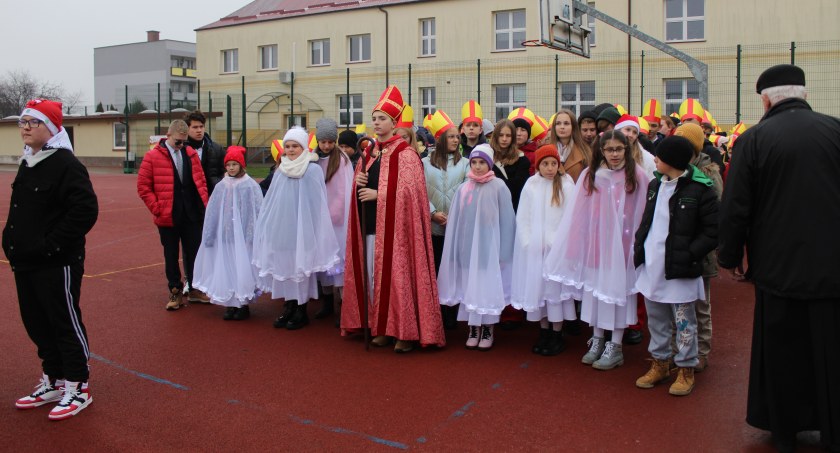 Orszak św. Mikołaja przeszedł ulicami Nowych Piekut [foto]