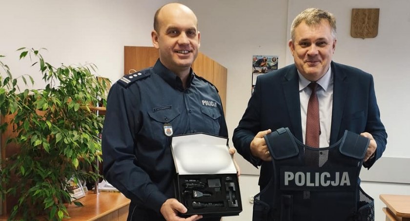 Wyposażenie za prawie 10 tys. zł trafiło do wysokomazowieckiej komendy 