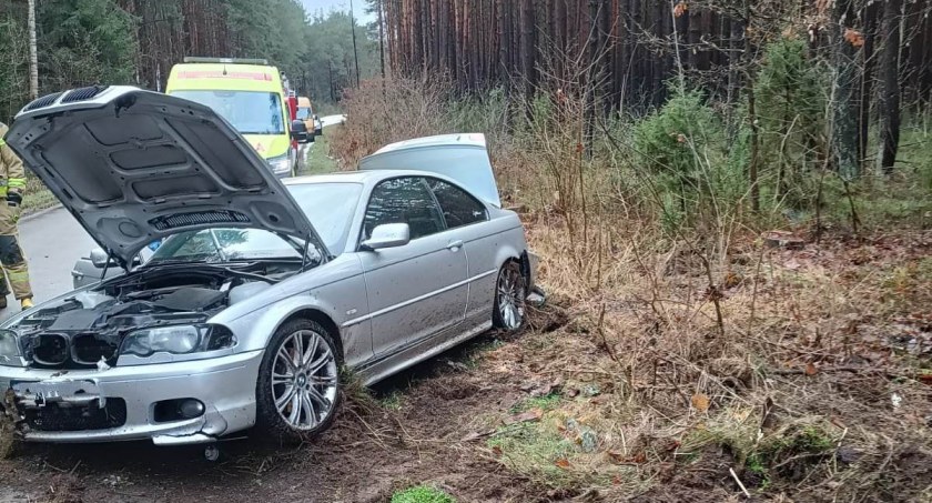 Klukowo: BMW wypadło z drogi. Jedna osoba w szpitalu [FOTO]