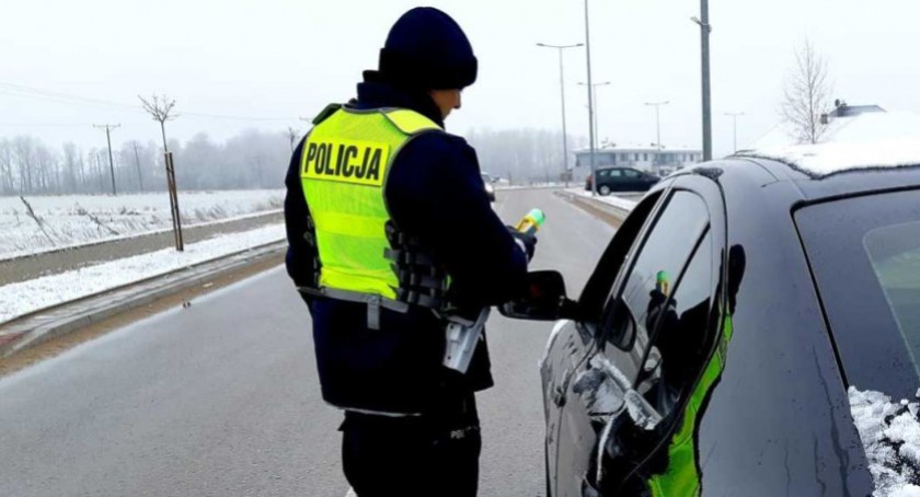 Dwóch nietrzeźwych kierowców wpadło w ręce policji