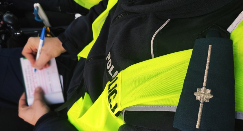 Ponad 120 km/h w terenie zabudowanym. Kierowca stracił prawo jazdy. Zapłaci też wysoki mandat