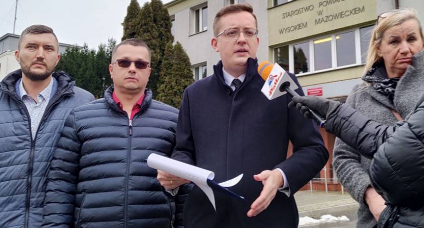 Poseł Robert Winnicki interweniuje w sprawie szkoły w Krzyżewie [FOTO+VIDEO]