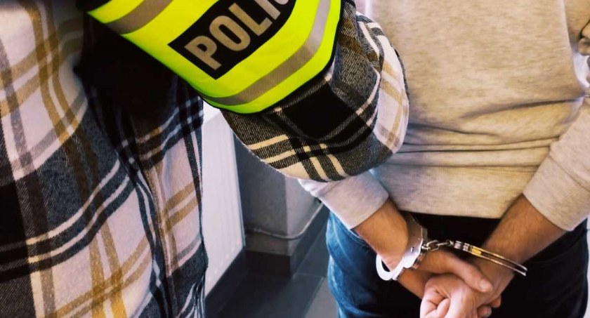 Recydywista z narkotykami groził ekspedientce pozbawieniem życia