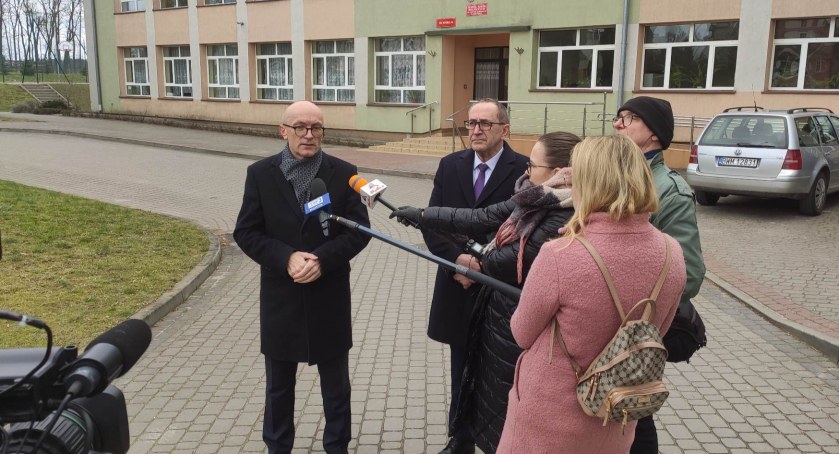 Starosta odpowiada posłowi Winnickiemu. Konferencja nt. szkoły w Krzyżewie [VIDEO]