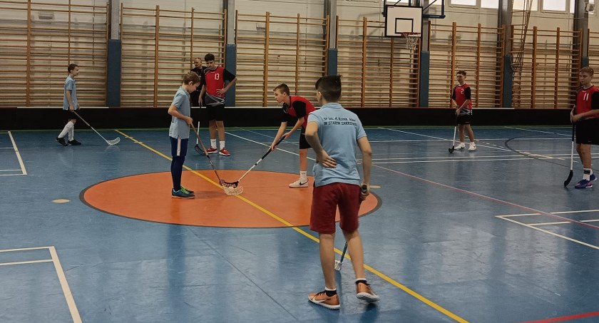 Uczniowie podstawówek rywalizowali w turnieju unihokeja [foto]