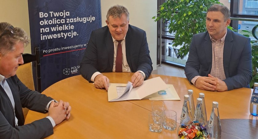 Wysokie Mazowieckie: Umowa na budowę trzeciego etapu obwodnicy podpisana [foto]
