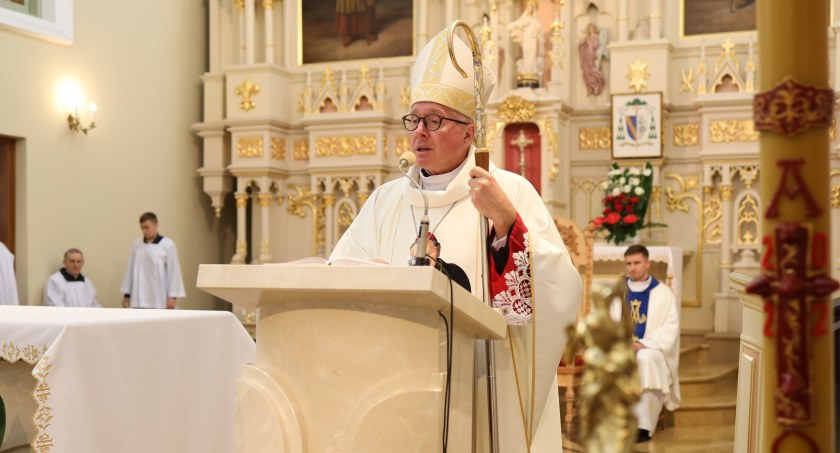 Działania sekciarskie na terenie diecezji łomżyńskiej? Biskup Stepnowski ostrzega