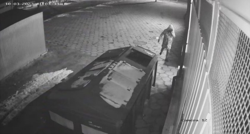 Ukradł czasopisma. Teraz szuka go policja