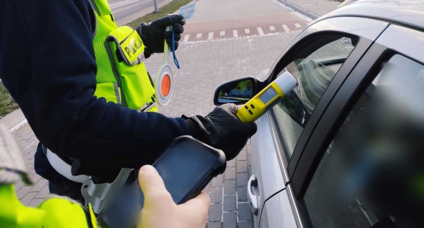 Ciechanowiec: Ponad 100 km/h w terenie zabudowanym. 46-latek stracił prawo jazdy 