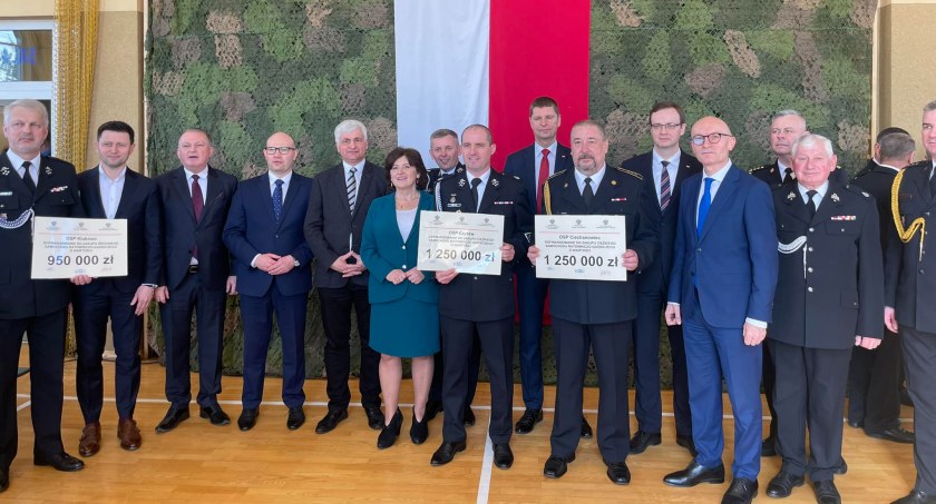 Jednostki OSP odebrały promesy na nowe wozy bojowe