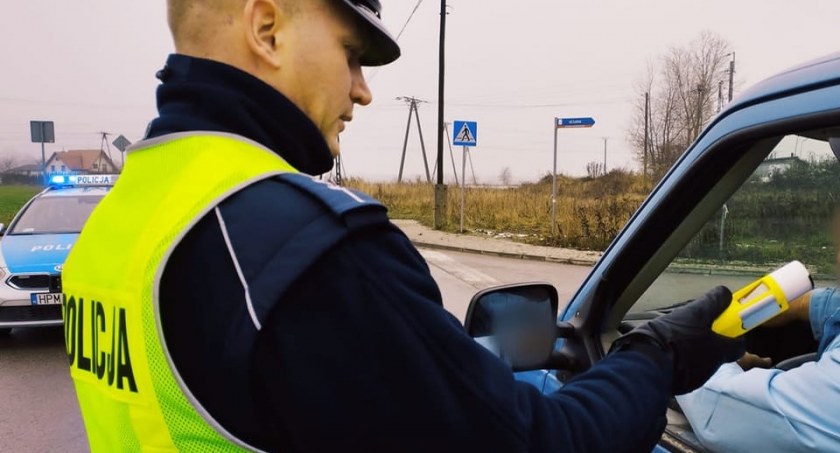 Nietrzeźwy kierowca prowadził ciężarówkę nie posiadając uprawnień