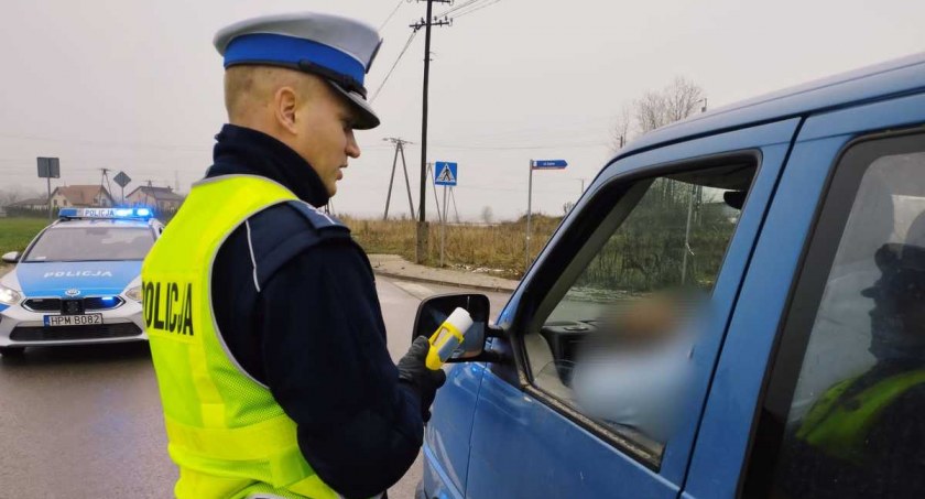 Wysokie Mazowieckie: Poszukiwany wpadł z podrobionym prawem jazdy