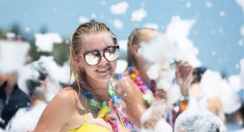 Hawajska potańcówka w Ciechanowcu. Będzie piana party i dobra muzyka