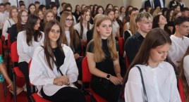 Młodzież z Jagiellończyka oficjalnie rozpoczęła nowy rok szkolny [FOTO]