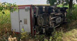 Wypadek na DK66 w gminie Szepietowo. Samochód ciężarowy leży na boku [FOTO + aktualizacja]