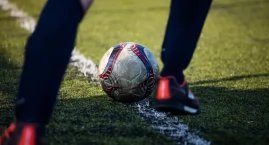 Kto zagra o III ligę? Decydujący bój Ruchu i Olimpii. Sparta i Orlęta w strefie spadkowej