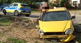 Nietrzeźwy i bez prawa jazdy wjechał w płot [foto]