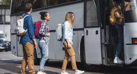 Prywatni przewoźnicy przejmują dowozy uczniów po cięciach PKS Nova