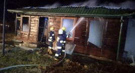 Gm. Sokoły: Pożar dwóch drewnianych budynków [foto]