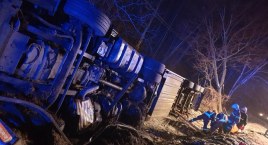 Samochód ciężarowy w rowie na trasie Czyżew - Zambrów [foto]