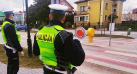 Policjanci przyglądali się bezpieczeństwu pieszych 