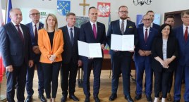 Dziesiątki milionów złotych na budowę obwodnicy Ciechanowca. Umowa podpisana [FOTO+VIDEO]