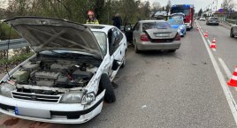 Pękła opona, doszło do zderzenia. Wypadek w Ciechanowcu [FOTO]
