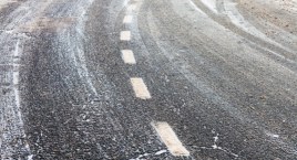 Oblodzone drogi. IMGW ostrzega