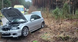 Klukowo: BMW wypadło z drogi. Jedna osoba w szpitalu [FOTO]