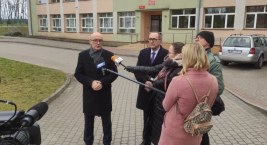 Starosta odpowiada posłowi Winnickiemu. Konferencja nt. szkoły w Krzyżewie [VIDEO]