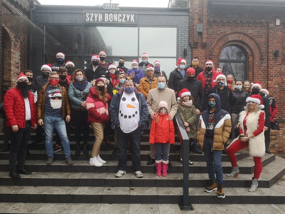 Wigilijne smakołyki i paczki trafiły do samotnych