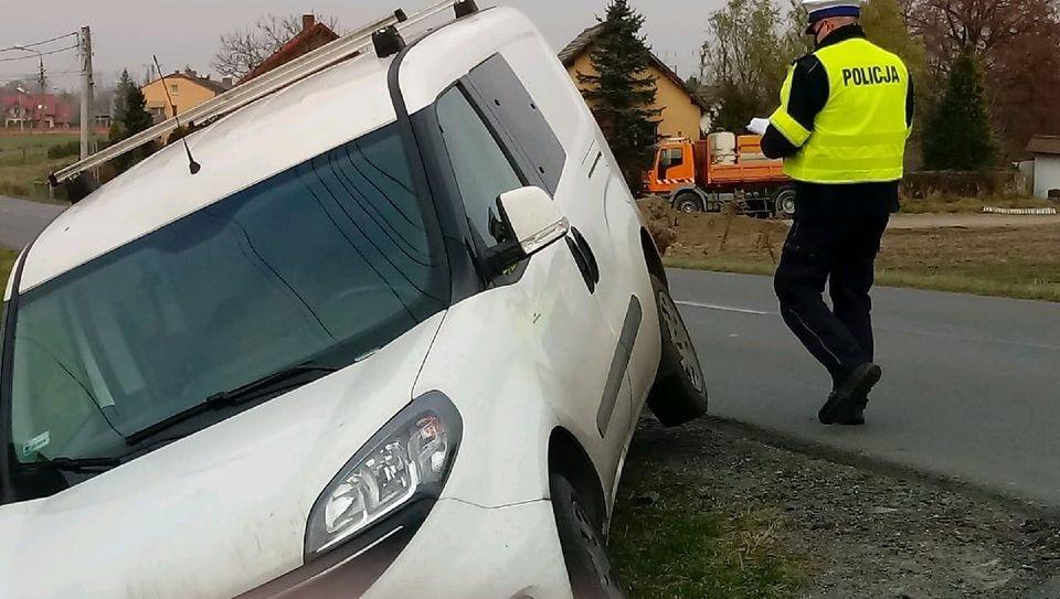 Samochód w rowie na Gagarina