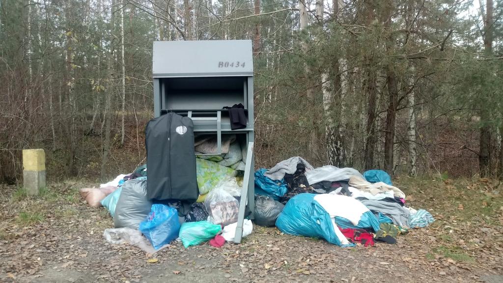 Rozbebeszony kontener na Wesołej