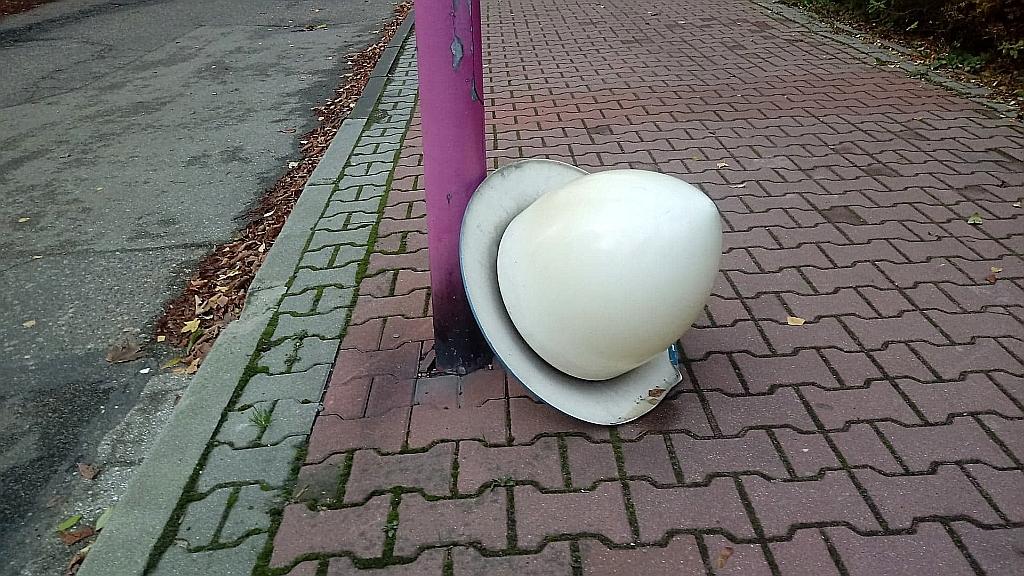 Klosz odpadł z latarni