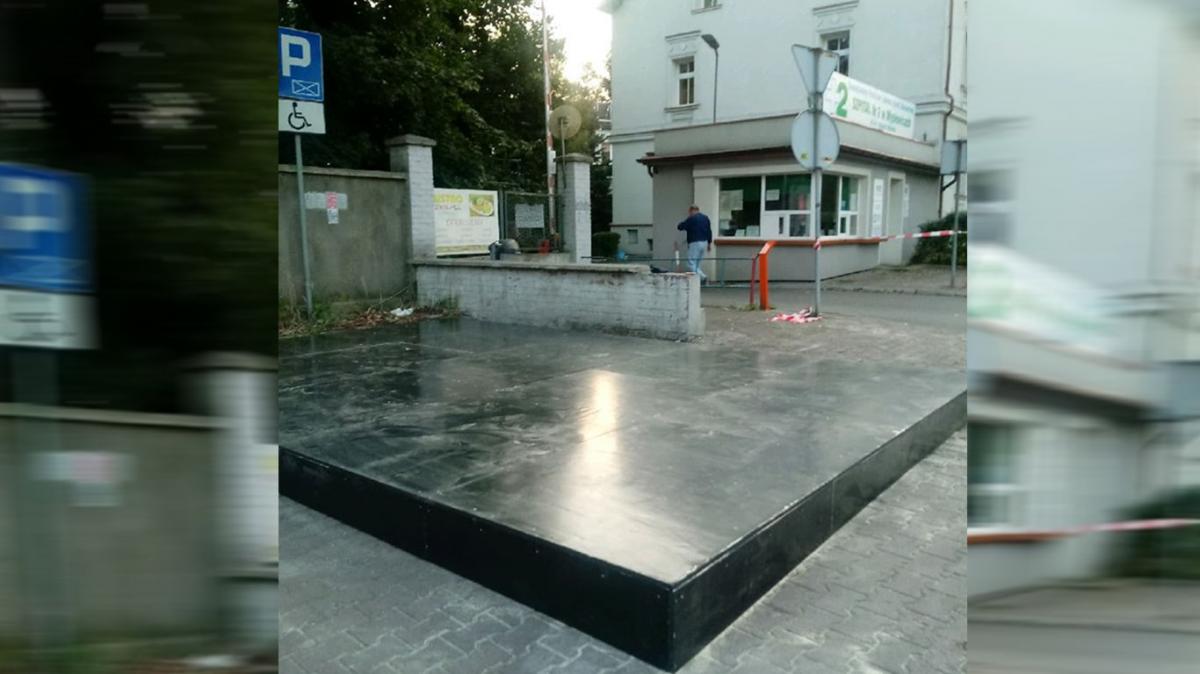 Budują namiot do pobierania wymazów na COVID-19