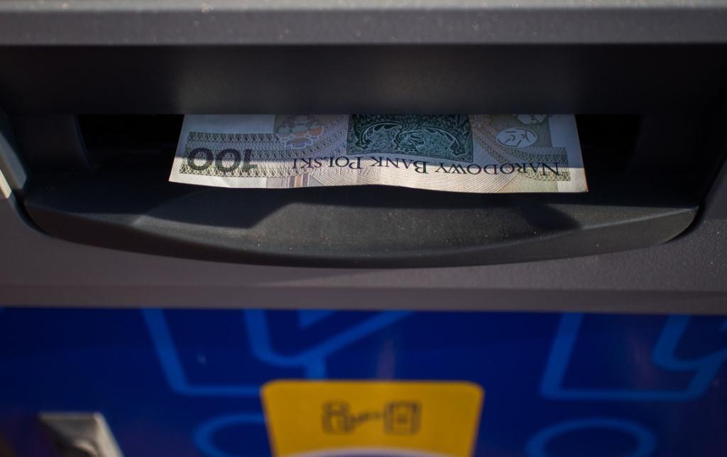 Podwyżka najniższej pensji. Kto zarobi, kto dołoży?