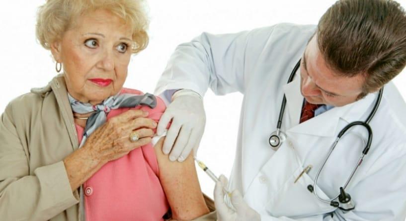 Seniorzy proszą o bezpłatne szczepienia. Czy się doczekają?