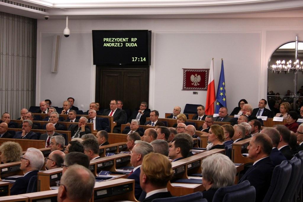 Podwyżki dla władz. Senat przeciwko