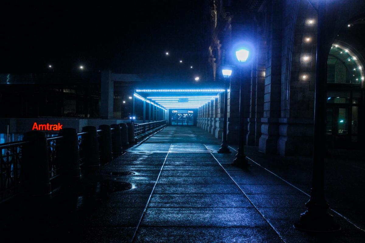 Idealne latarnie stalowe na ulicę oraz do ogrodu