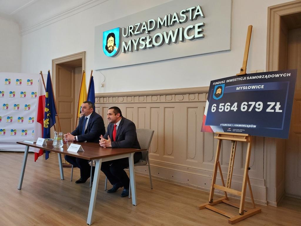 Gotówka z przedwyborczych czeków wreszcie wpłynie do gmin