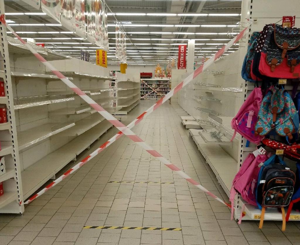 W Auchan pustoszeją półki. Market wkrótce zostanie zamknięty