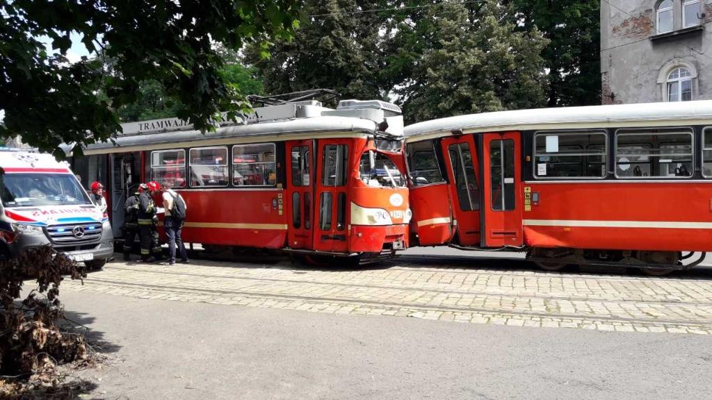 Zderzenie tramwajów - 3 osoby trafiły do szpitala