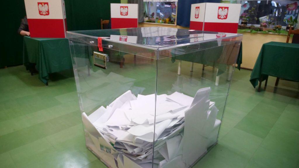 Kandydaci obiecują: 200+ dla matek, 400+ dla strażaków