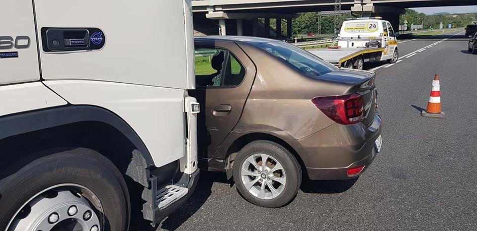 Kolizja na A4. Droga częściowo nieprzejezdna
