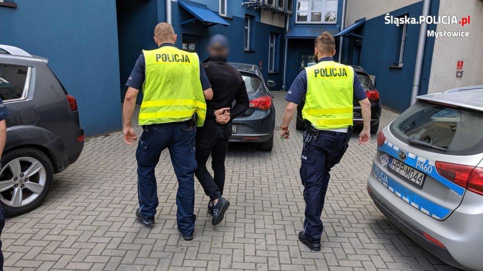 Fałszywy policjant wpadł na gorącym uczynku, gdy odbierał pieniądze od seniorki