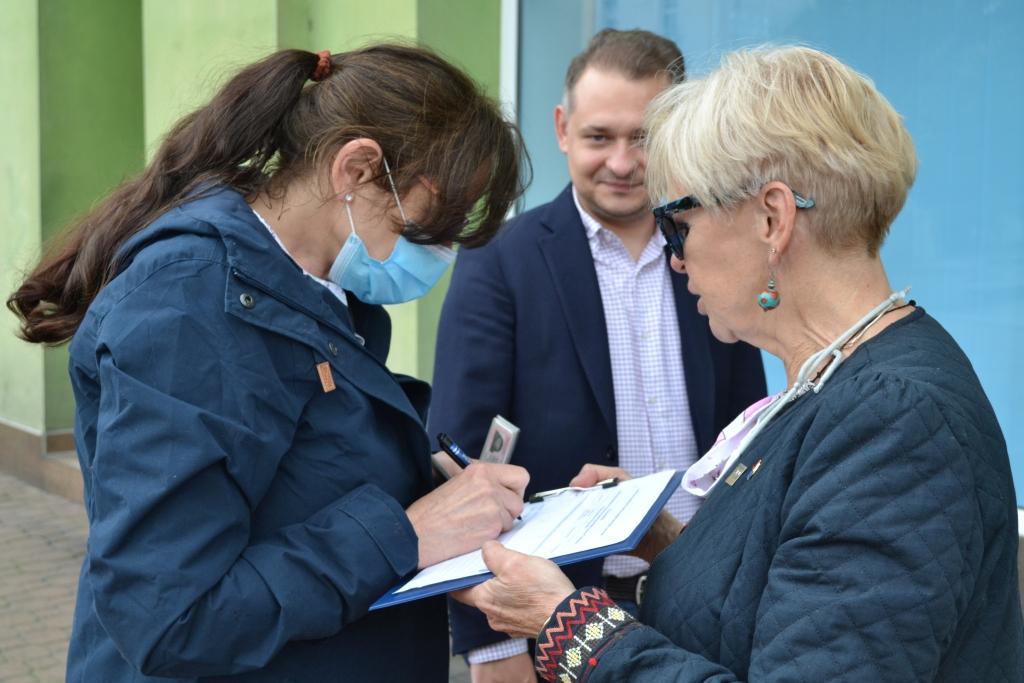 Zbierają podpisy dla Rafała Trzaskowskiego