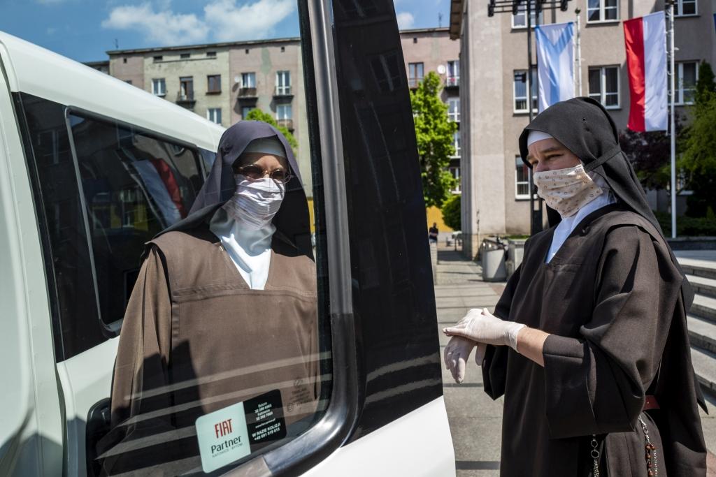 Życie w czasach epidemii w obiektywie Pawła Jędrusika