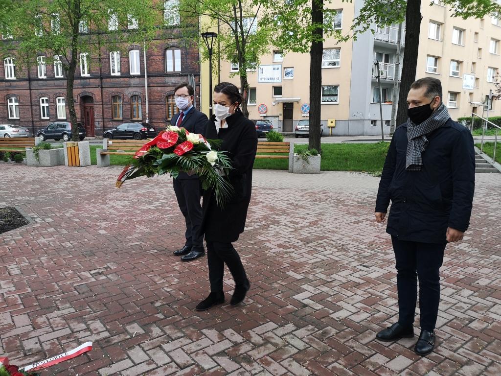 Święto Konstytucji 3 maja -  poseł Wojciech Król i radni złożyli kwiaty w miejscach pamięci