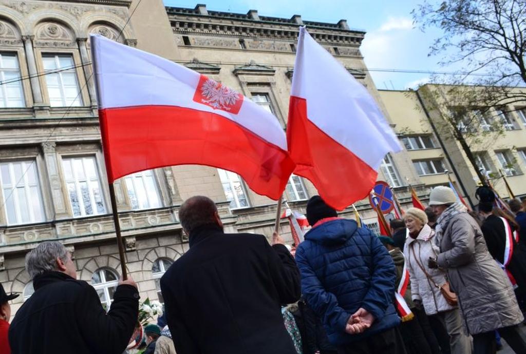 Jutro Dzień Flagi. Jak powinna wyglądać flaga? Jak ją wieszać?